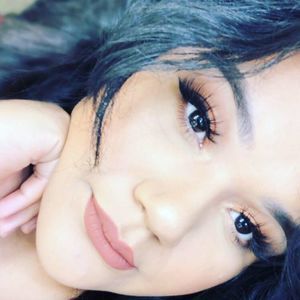 Meet your Posher, Yanira